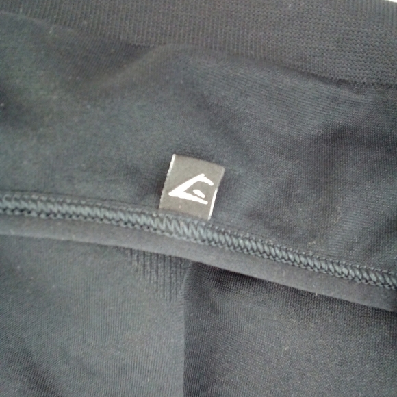 Gymshark Black Sports Bra XS Logo on Back Athleasure Athletic Gym Work Out - Picture 8 of 9